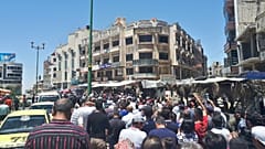 سوريون يتظاهرون في مدينة السويداء احتجاجا على تدهور الوضع الاقتصادي - أرشيف
