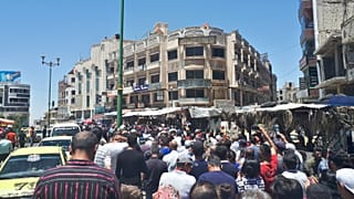 سوريون يتظاهرون في مدينة السويداء احتجاجا على تدهور الوضع الاقتصادي - أرشيف