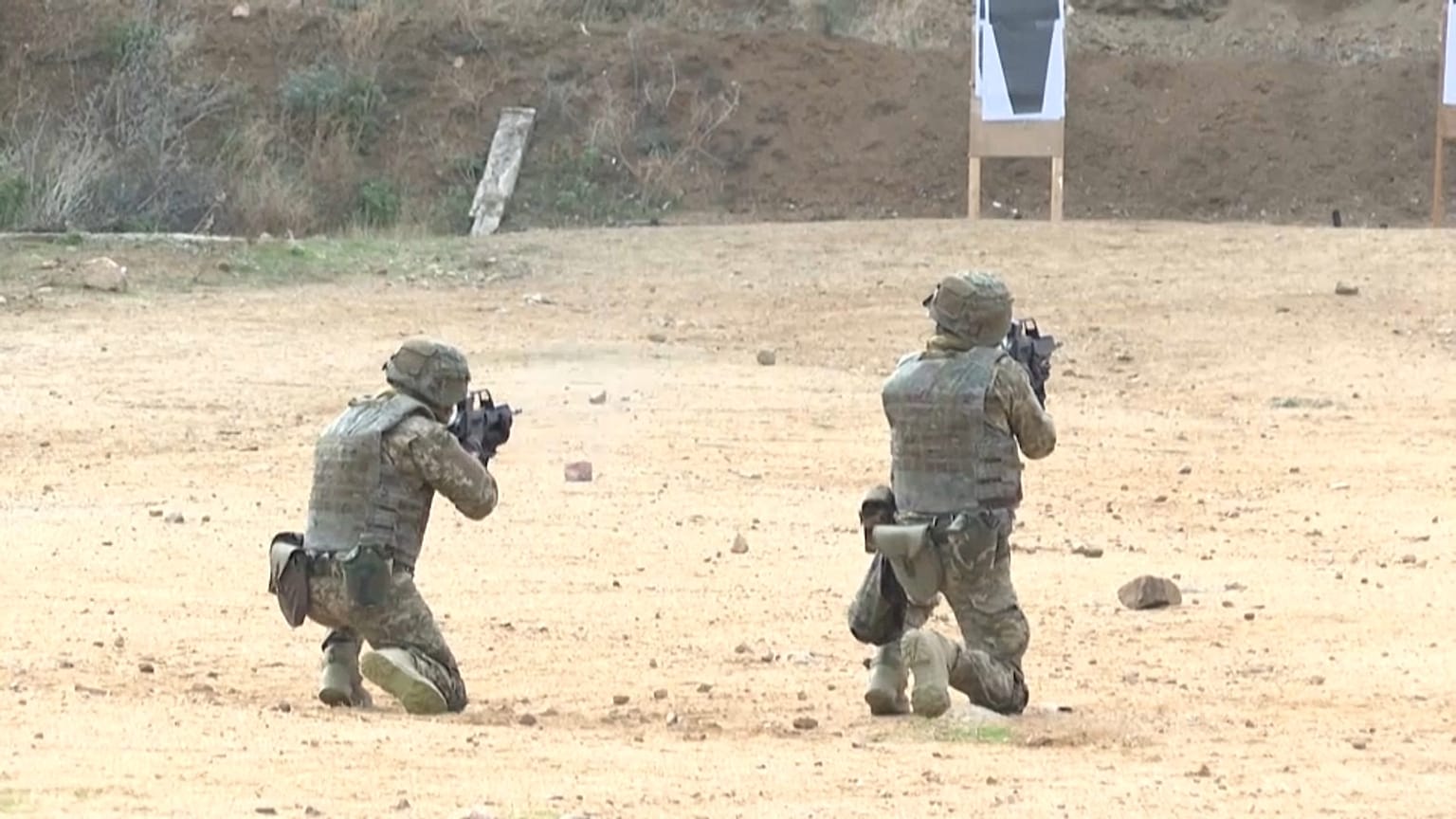 Militares entrenándose