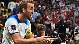 Harry Kane ünnepel, miután megszerezte csapata második gólját