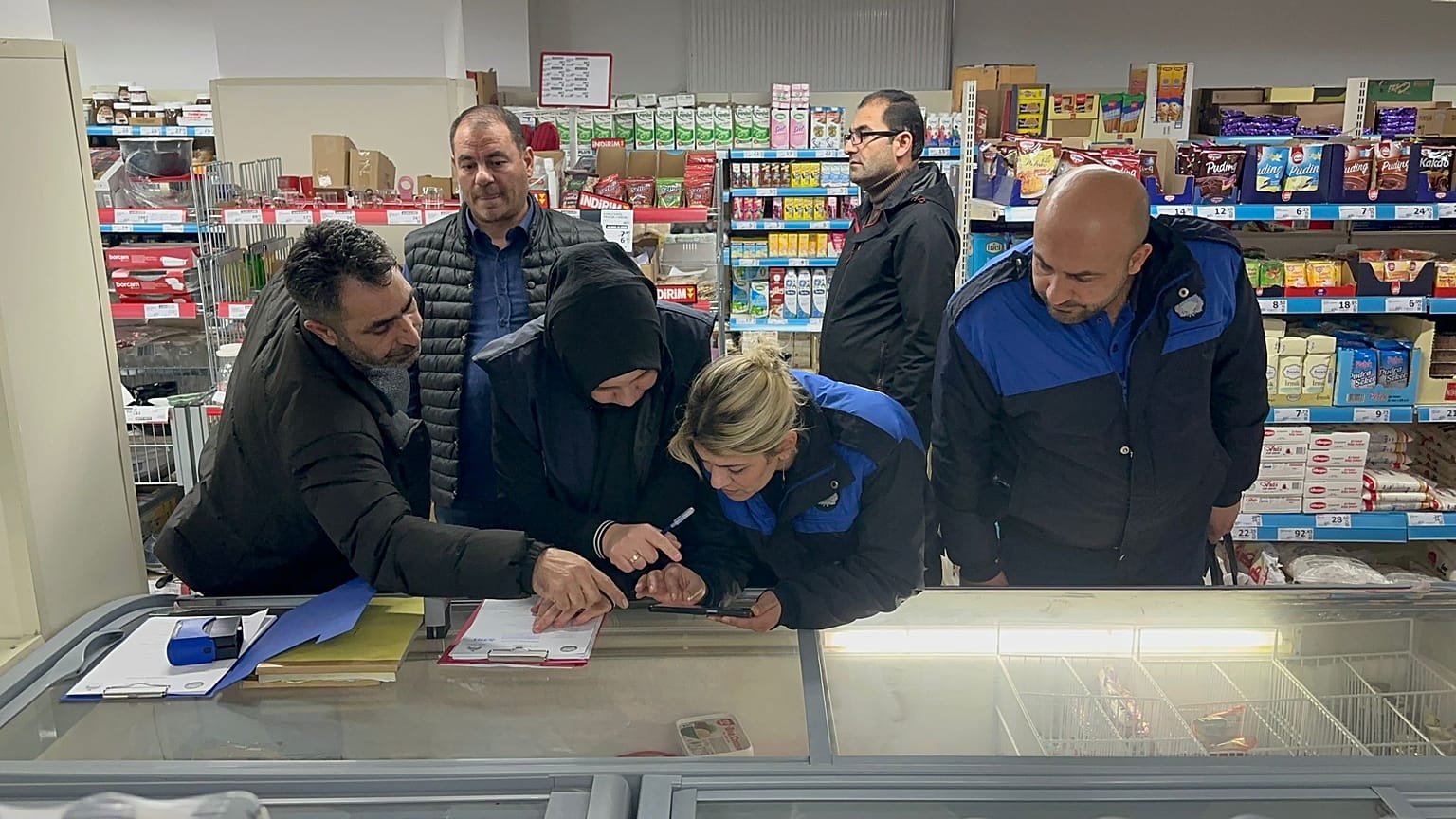 Ağrı Belediyesi'nce yapılan denetimler sonrası 5 markete mühür vuruldu
