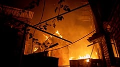 Hausbrand in Cherson nach russischem Beschuss am vergangenen Wochenende