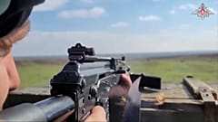 Orosz katona gyakorlat közben