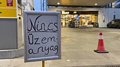 Ezen a budapesti benzinkúton is elfogyott az üzemanyag