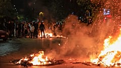 Detalle de las violentas protestas el lunes en las calles de Tesalónica (Grecia).