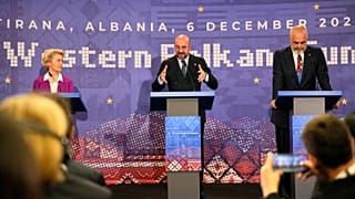 Ursula von der Leyen, Charles Michel y Edi Rama durante la rueda de prensa en Tirana.