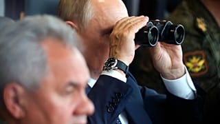 Rusya Devlet Başkanı Putin, askeri tatbikatı izliyor