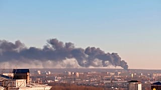 Fumo sulla zona attorno all'aeroporto di Kursk. (6.12.2022)