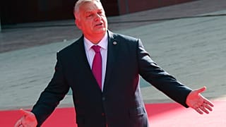 Orbán Viktor Tiranában: üres kézzel 