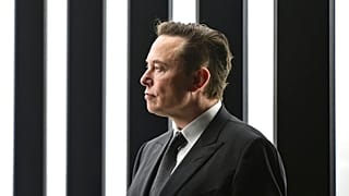 Elon Musk assiste à l'ouverture d'une usine Tesla à Gruenheide, en Allemagne, le 22 mars 2022.