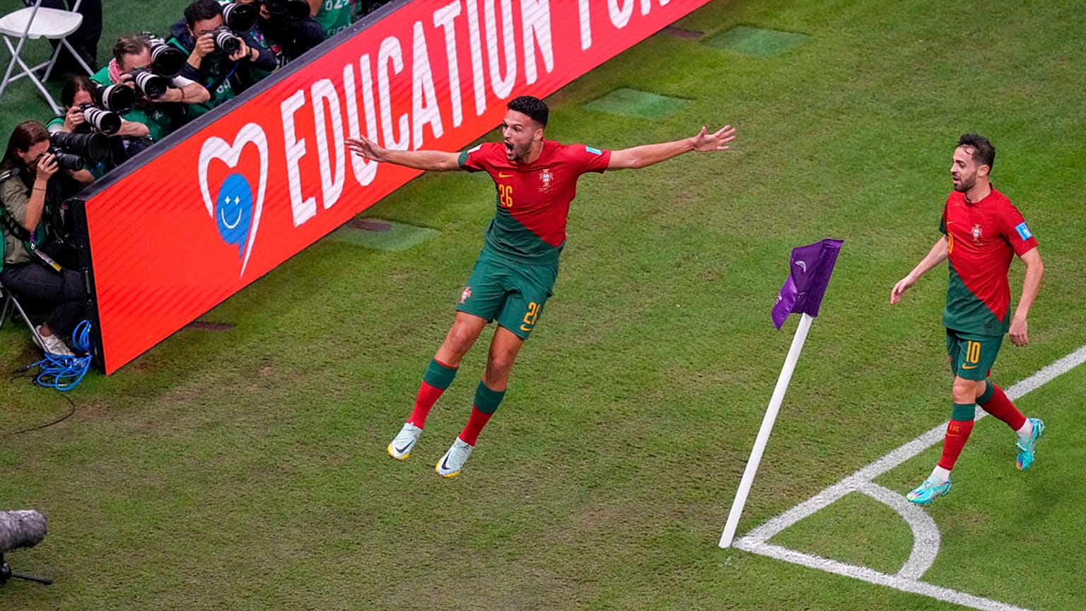 Gonçalo Ramos marcou três golos em noite de estreia como titular ao serviço da seleção