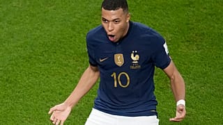  الفرنسي كيليان مبابي بعد تسجيله الهدف الثاني لفريقه خلال دور الـ16 لكأس العالم لكرة القدم بين فرنسا وبولندا.