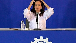 La vicepresidente argentina condannata a sei anni di carcere per "amministrazione fraudolenta". I procuratori: "Il più grande schema di corruzione mai visto nel Paese"
