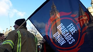 Акция протеста пожарных в Лондоне
