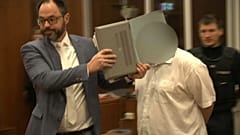 Anwalt mit Verurteiltem im Boystown-Darknet-Prozess in Frankfurt