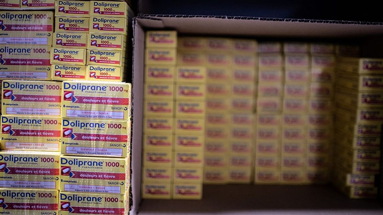 El paracetamol, analgésico de venta libre, escasea en Francia, donde las autoridades recomiendan a los farmacéuticos no vender más de dos cajas por paciente.  