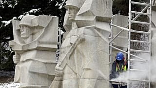 El monumento a los soldados del Ejército rojo en el cementerio de Antakainis, Vilna. 6/12/2022
