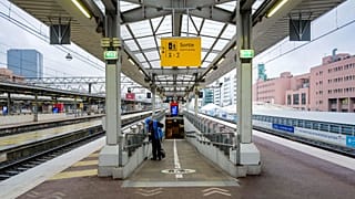 Sur un quai de la gare Part-Dieu, à Lyon, France, le 7 décembre 2022