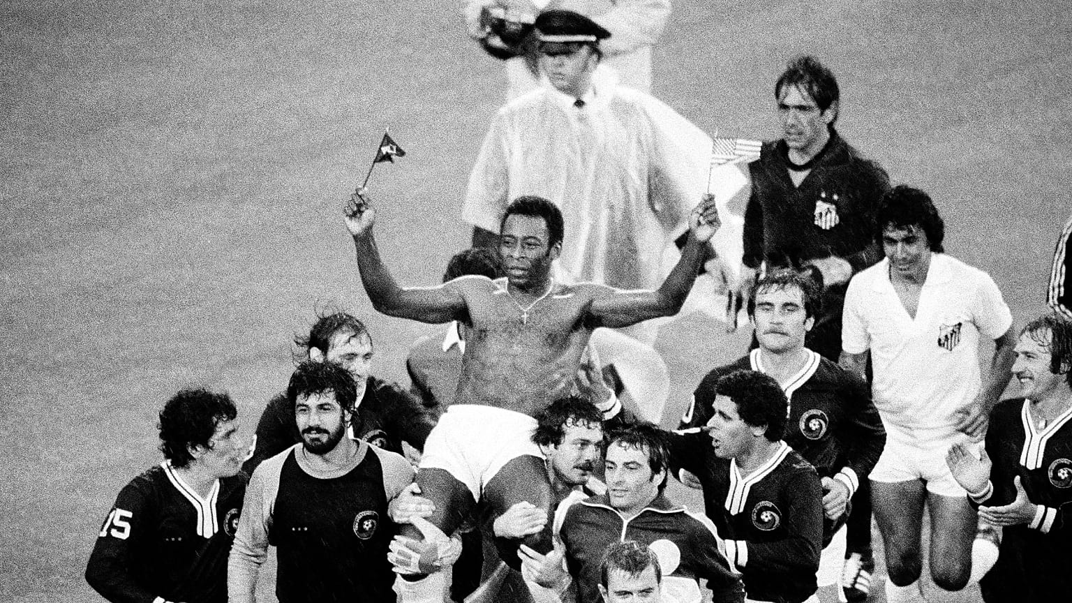 Pelé après son dernier match professionnel, le 1er octobre 1977 au Giants Stadium dans le New Jersey