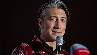 مراد ياكين، مدرب منتخب سويسرا خلال المؤتمر الصحفي في لوسيرن، سويسرا 9 نوفمبر 2022.