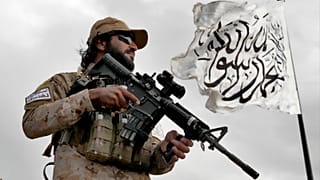 مامور مسلح طالبان در یکی از پارکهای کابل