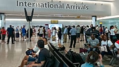 Pasajeros en el aeropuerto londinense de Heathrow