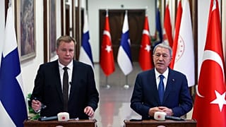 Kaikkonen ve Akar heyetler arası görüşme sonrası ortak basın toplantısı düzenledi