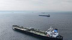 Boğaz'da bekleyen petrol tankerleri 