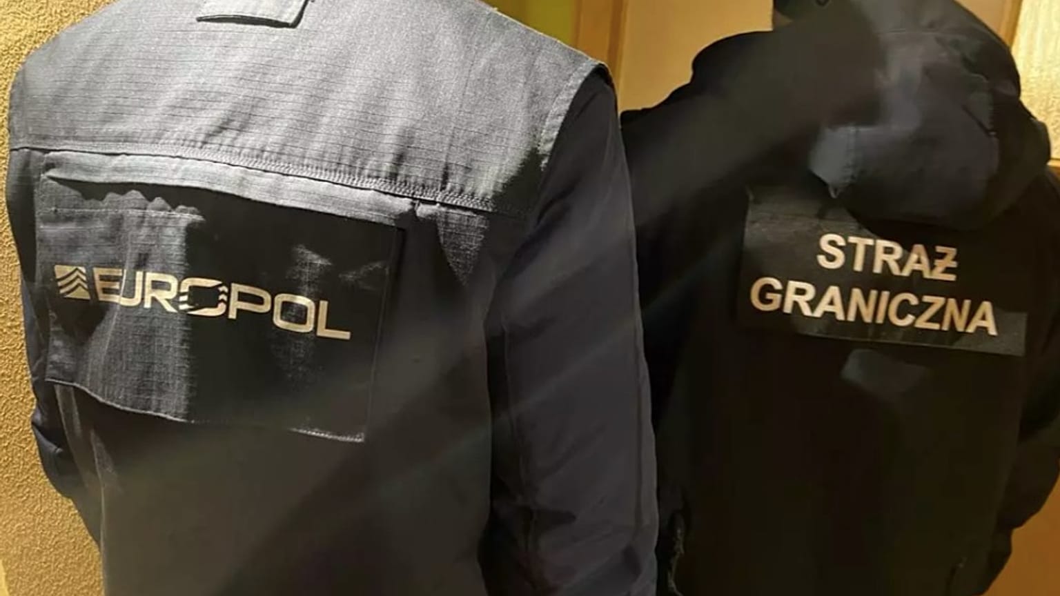 Internationale Ermittler haben zahlreiche mutmaßlichen Menschenschmuggler festgenommen.
