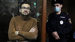 Ilja Jasin (balra) 8 és féléves börtönbüntetést kapott Moszkvában.