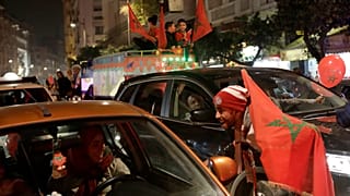 احتفالات بمناسبة فوز المنتخب المغربي أمام إسبانيا في العاصمة الرباط 