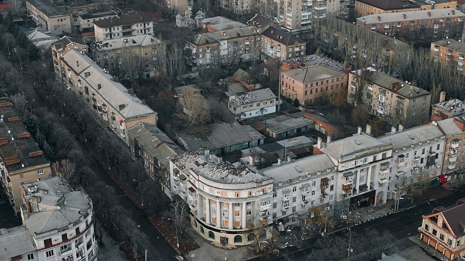 Центр Бахмута после недель тяжёлых боёв за город