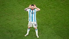 ميسي خلال الاحتفال بهدفه ضد هولندا