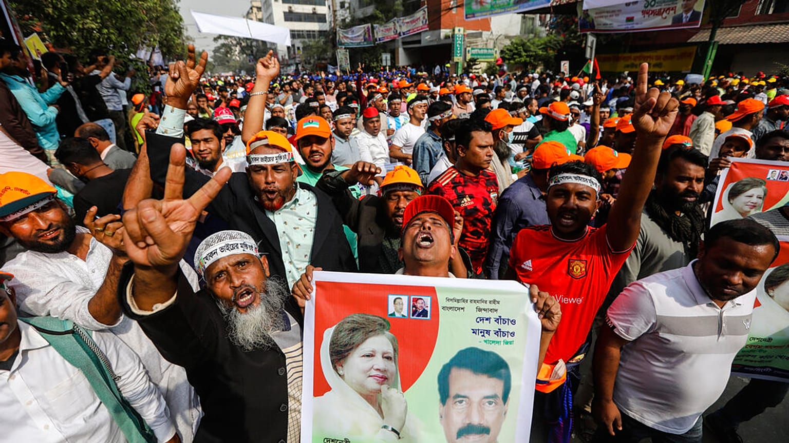 Decenas de miles de manifestantes se manifiestan contra el Gobierno en Bangladesh