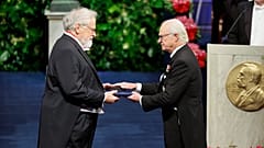 Anton Zeilinger wird vom schwedischen König geehrt.