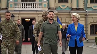 La presidenta de la Comisión Europea, Ursula von der Leyen, con el presidente ucraniano, Volodímir Zelenski, en una imagen de archivo
