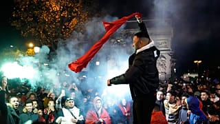 Μαροκινοί πανηγυρίζουν στο Παρίσι