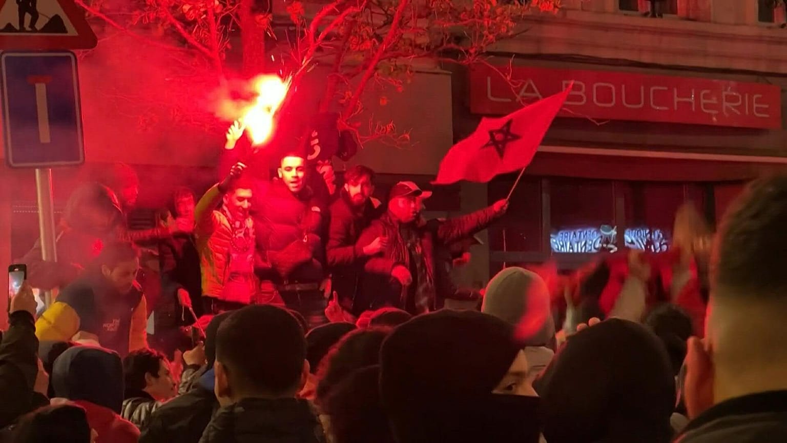 احتفالات جماهير المغرب في باريس
