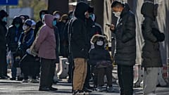 Schlange vor einem Krankenhaus in Peking