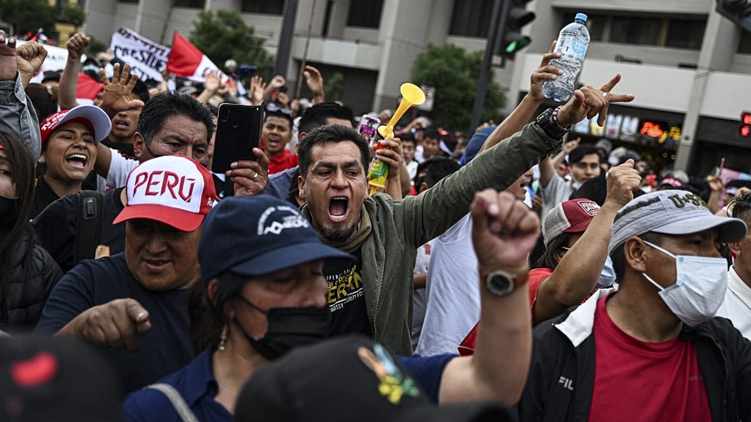 Apoiantes de Pedro Castillo pedem a sua libertação