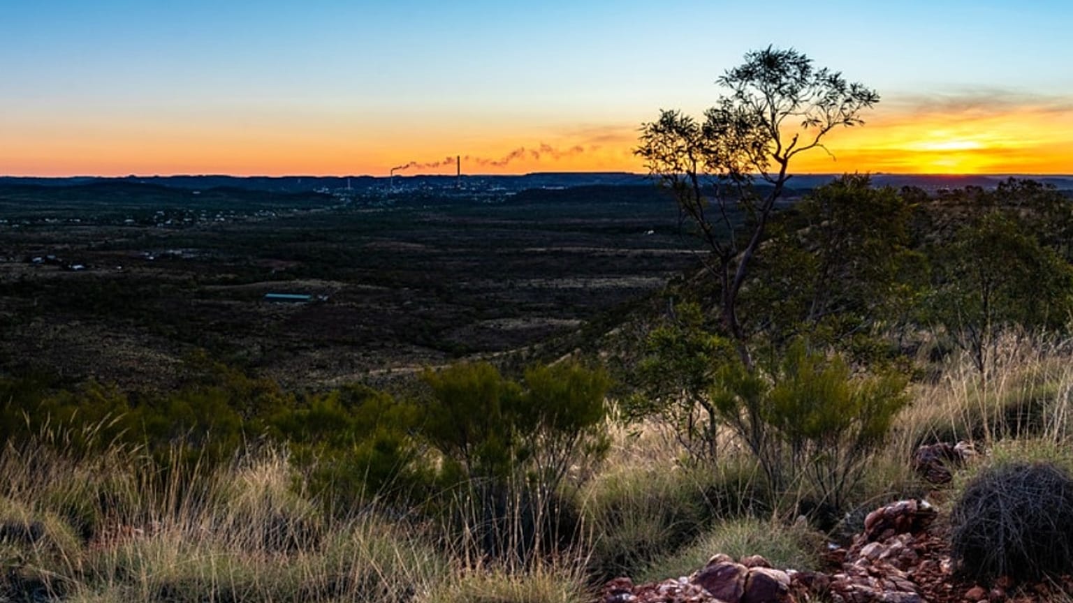Queenslandnek ez a tartománya ritkán lakott, főleg bozótos vidék