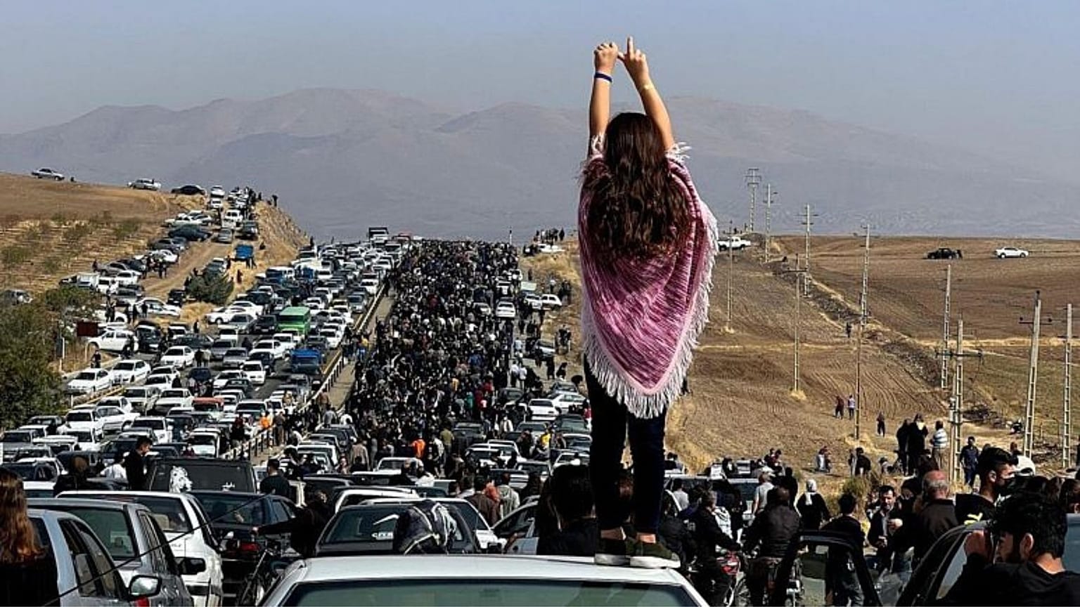 شرکت کنندگان در مراسم چهلم مهسا امینی در سقز