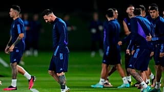 Lionel Messi en la sesión de entrenamiento antes del partido de semifinales entre Argentina y Croacia, este martes, en Doha (Catar).