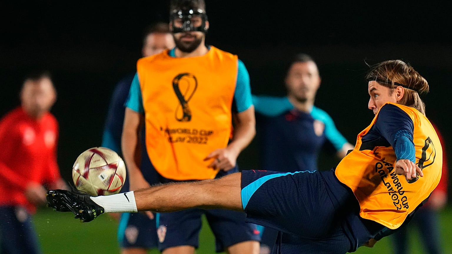 Vorbereitung der kroatischen Mannschaft: Borna Sosa mit einem Hüftdrehschuss