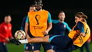 Vorbereitung der kroatischen Mannschaft: Borna Sosa mit einem Hüftdrehschuss