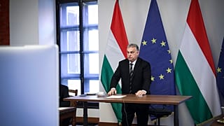 Orbán Viktor kormányfő az e heti uniós csúcstalálkozót előkészítő videókonferencián vesz részt Budapesten, a Karmelita kolostorban