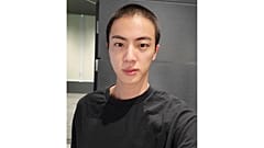 Dünyaca ünlü Güney Kore K-Pop grubunun en yaşlı üyesi Jin askere gidiyor
