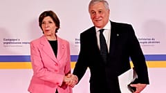 La ministra francese degli Esteri, Catherine Colonna, con il ministro italiano degli Esteri, Antonio Tajani. (Parigi, 13.12.2022)