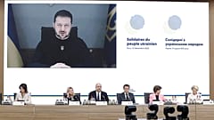 Ο Βολοντίμιρ Ζελένσκι απευθύνεται στη διάσκεψη Αλληλεγγύης στο Παρίσι μέσω τηλεδιάσκεψης