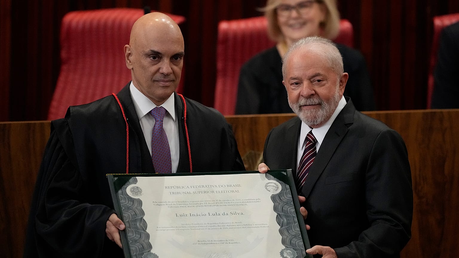 Il presidente Lula al momento della ratifica